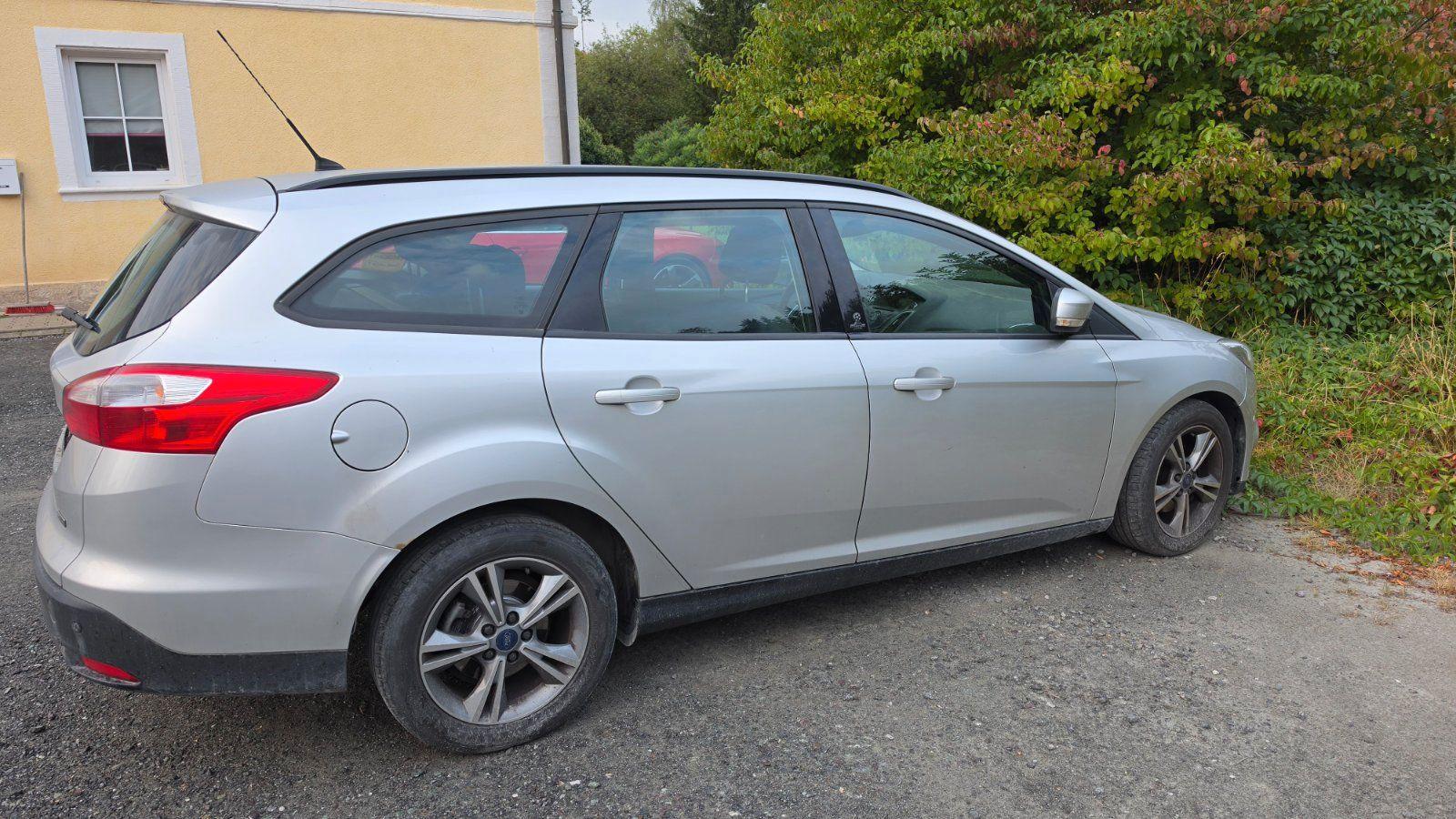 Ford Focus 2013 — rear view