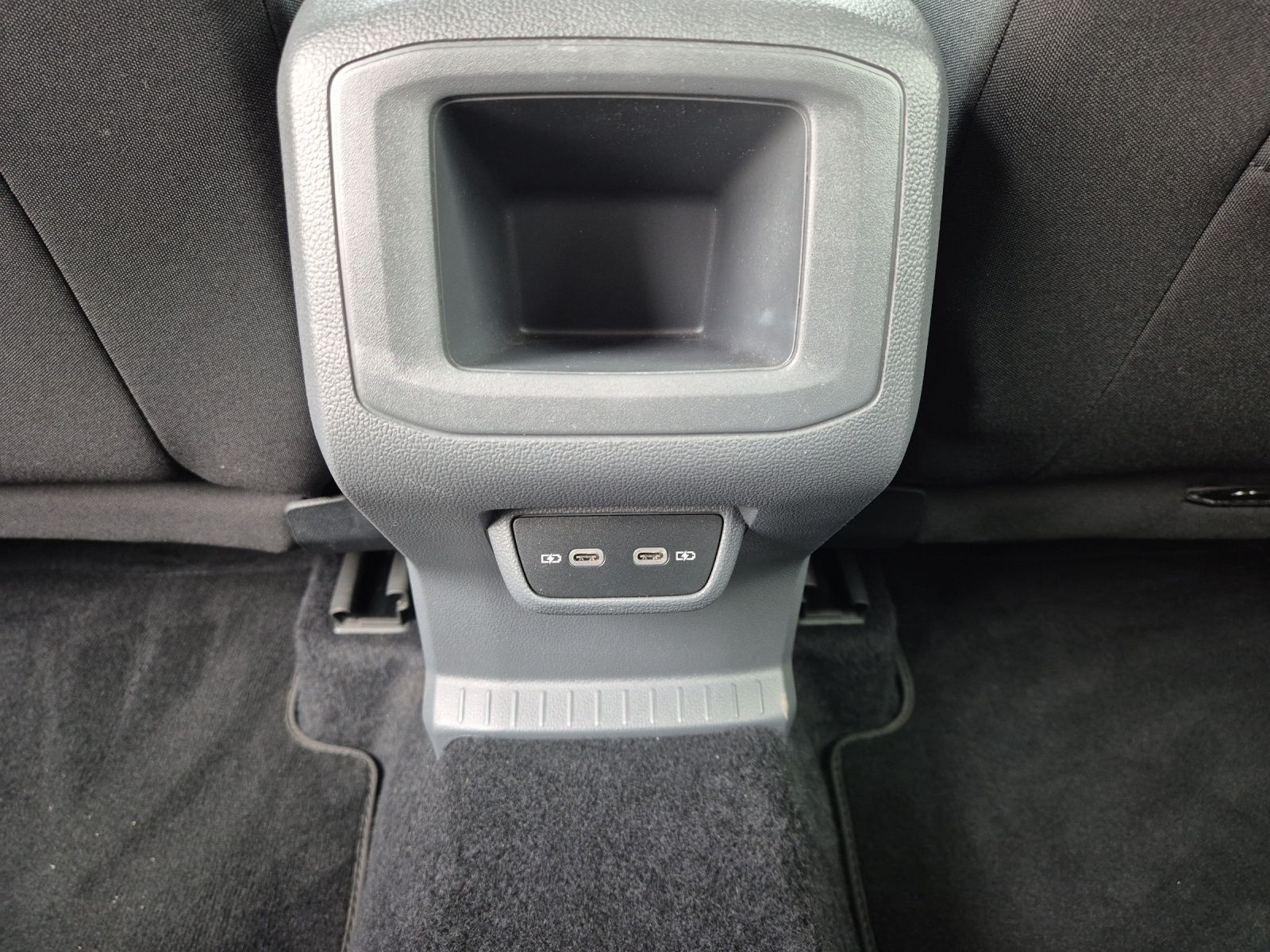 Fahrzeugabbildung Volkswagen T-Cross TSI Style DSG LED Navi ACC RFK SH 17"