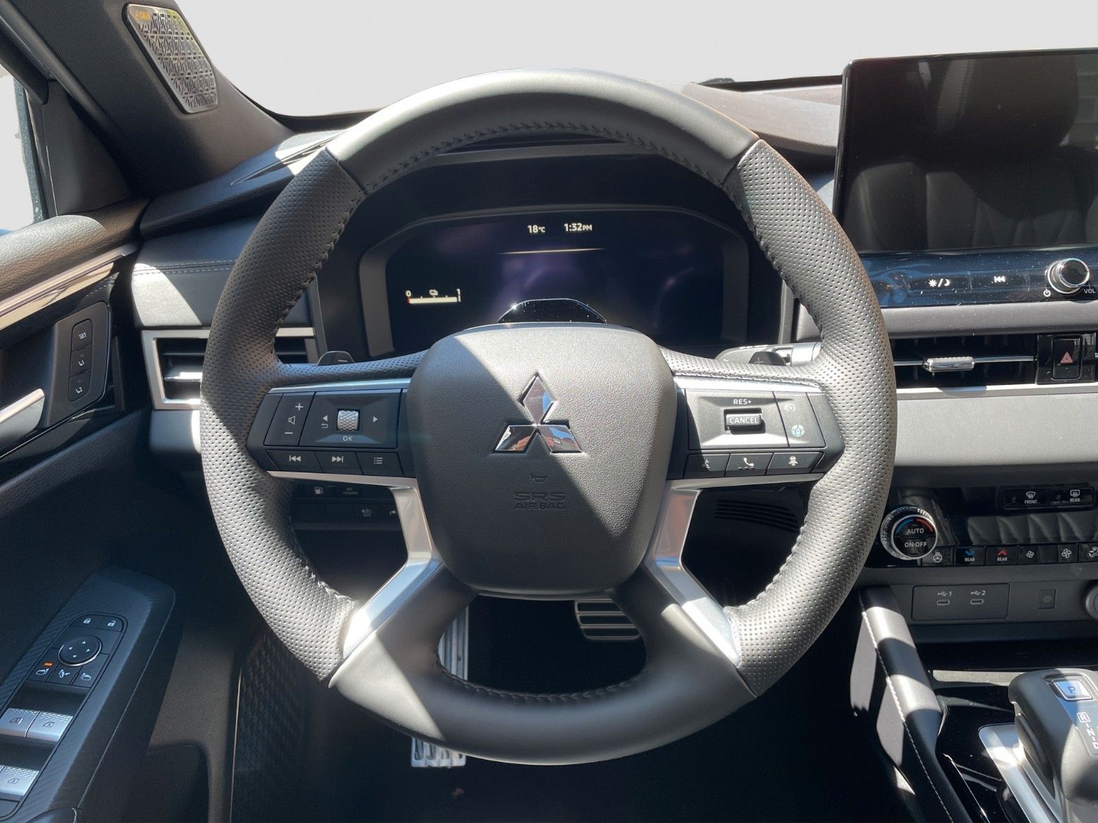 Fahrzeugabbildung Mitsubishi Outlander 2.4 PHEV 4WD LUXURY BLACK AKTIONSPREIS