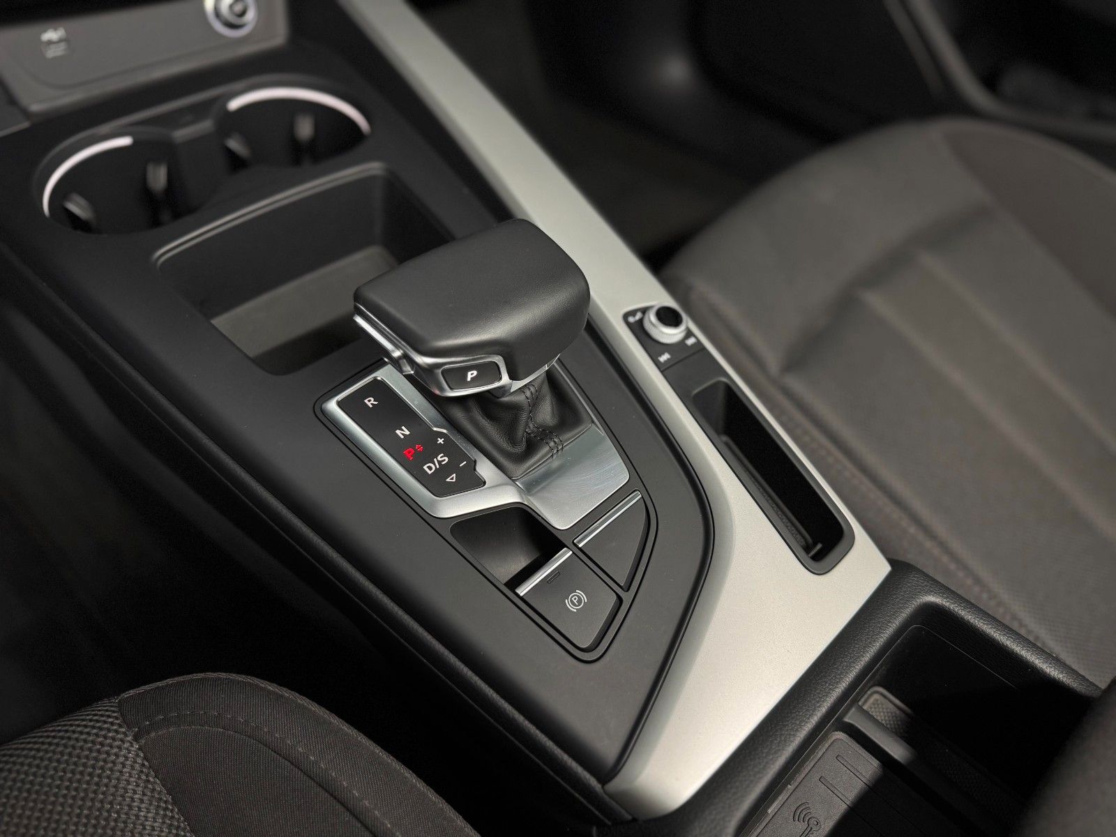 Fahrzeugabbildung Audi A4 Avant 40 2.0 TFSI advanced "Business-Paket"