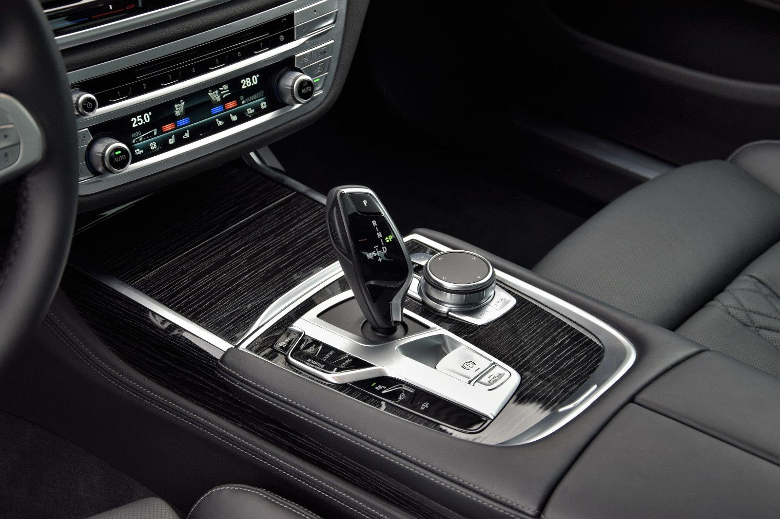 Fahrzeugabbildung BMW 730 d xDrive Sitzbelüftung HuD Schiebedach AHK