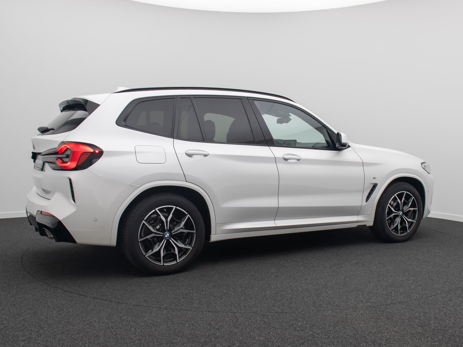 Fahrzeugabbildung BMW X3 xD20d M Sport DAB Kamera AHK HiFi Alarm 19Zol