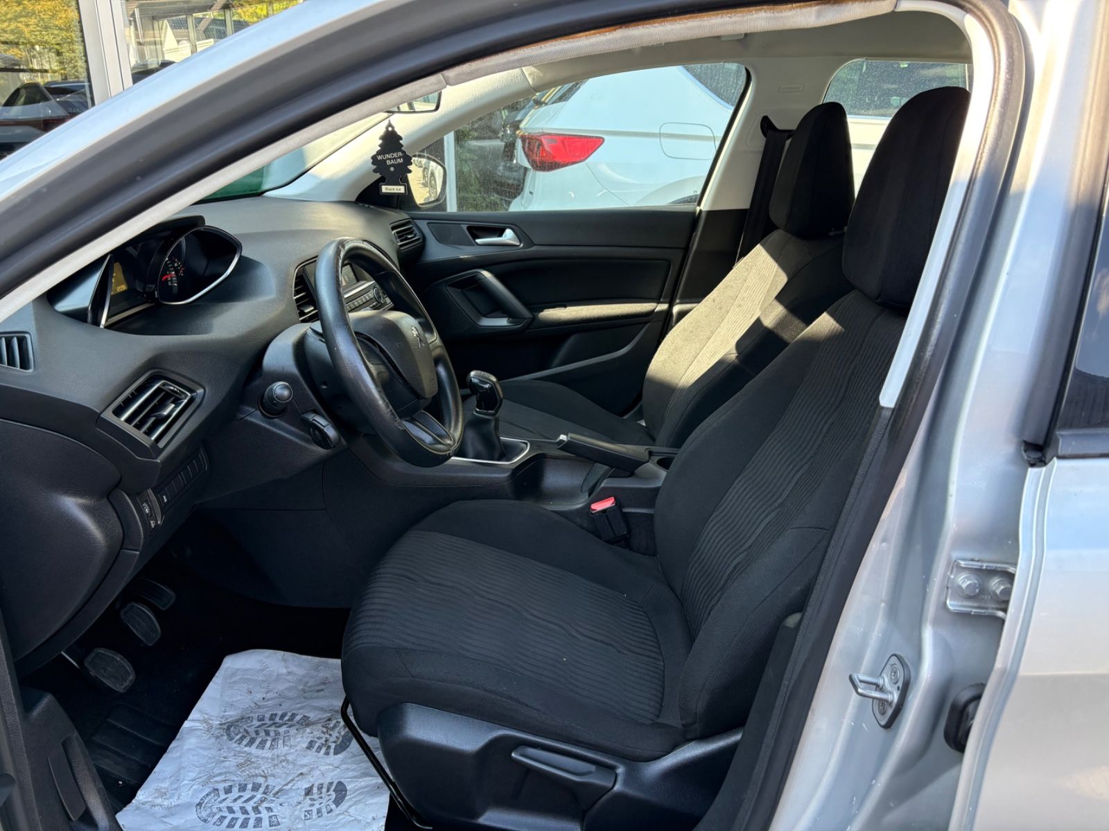 Fahrzeugabbildung Peugeot 308 Access
