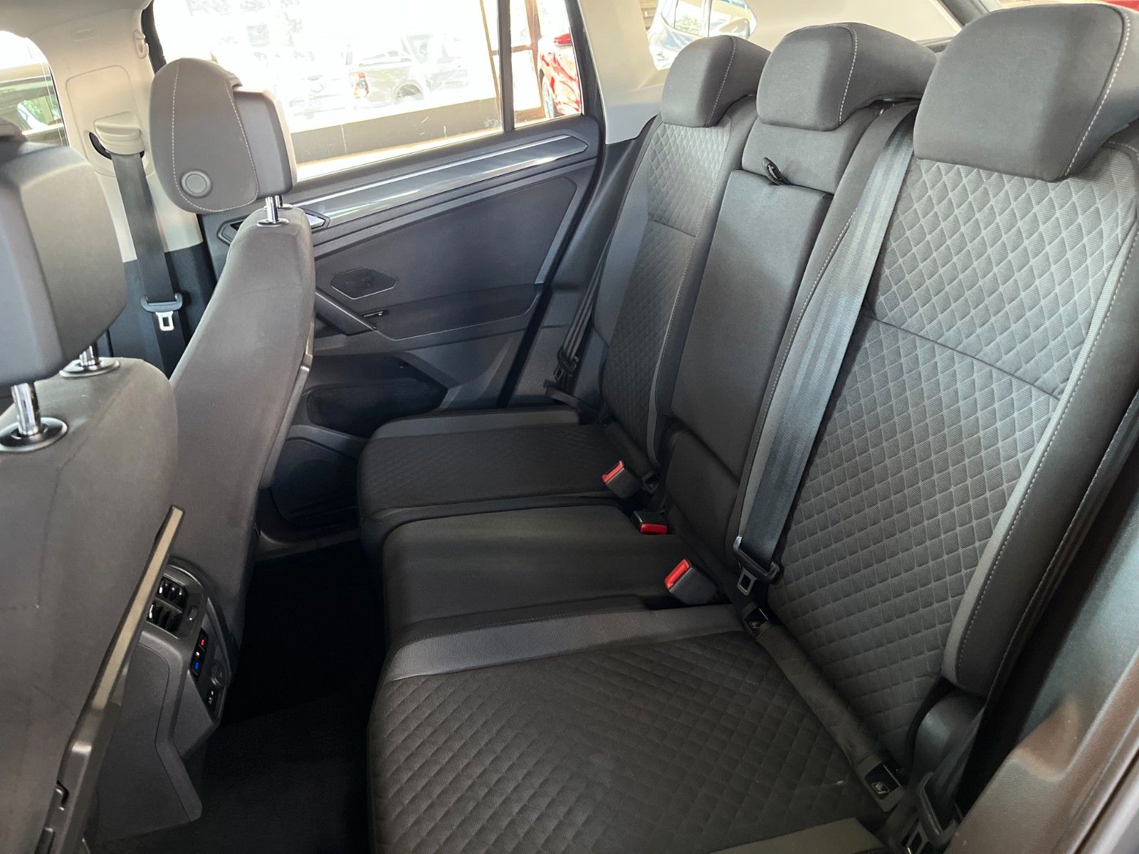 Fahrzeugabbildung Volkswagen Tiguan 2.0 TDi Comfortline NAVI LED WinterPaket