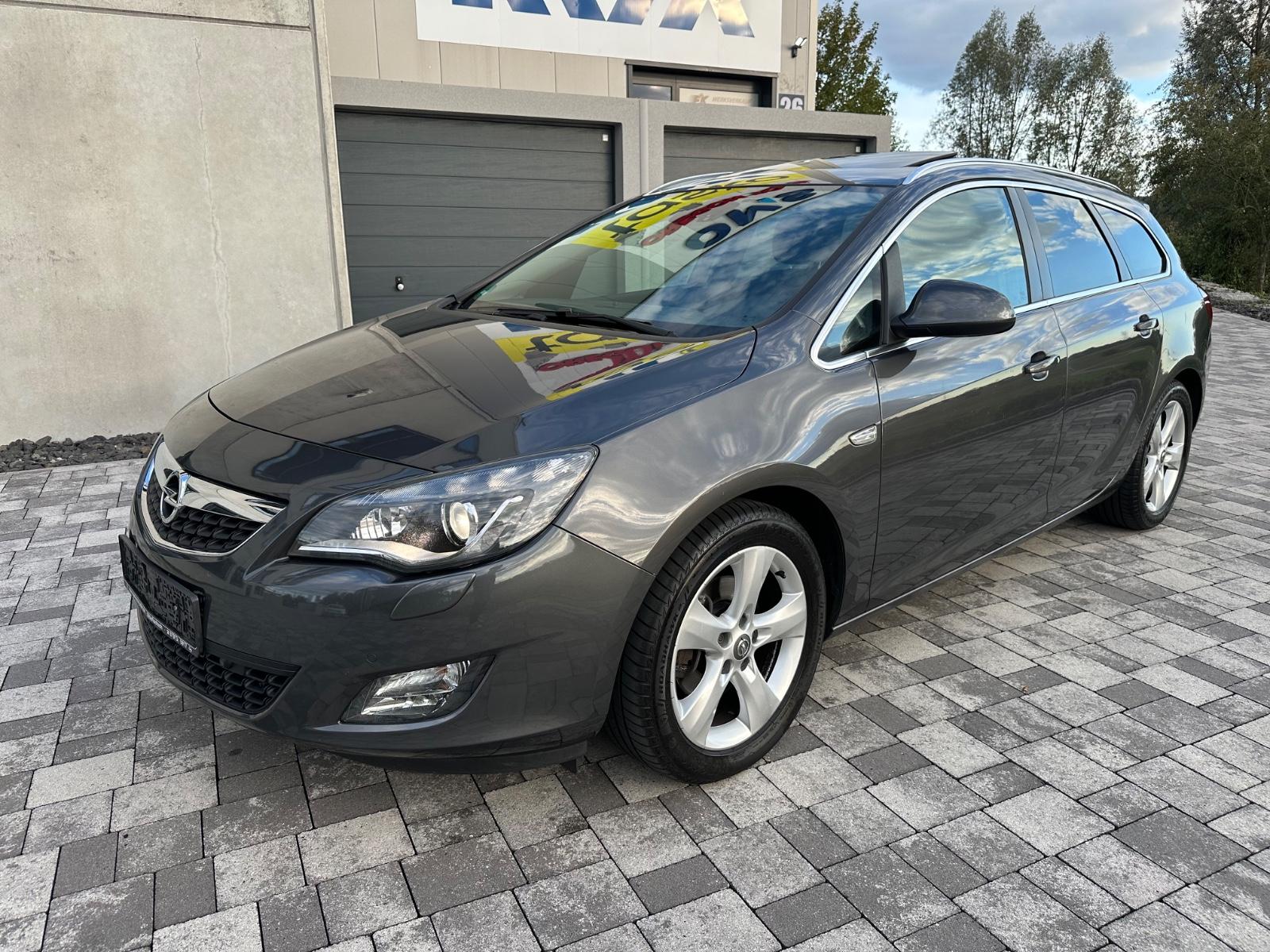 Opel Astra 2011 — photo 10