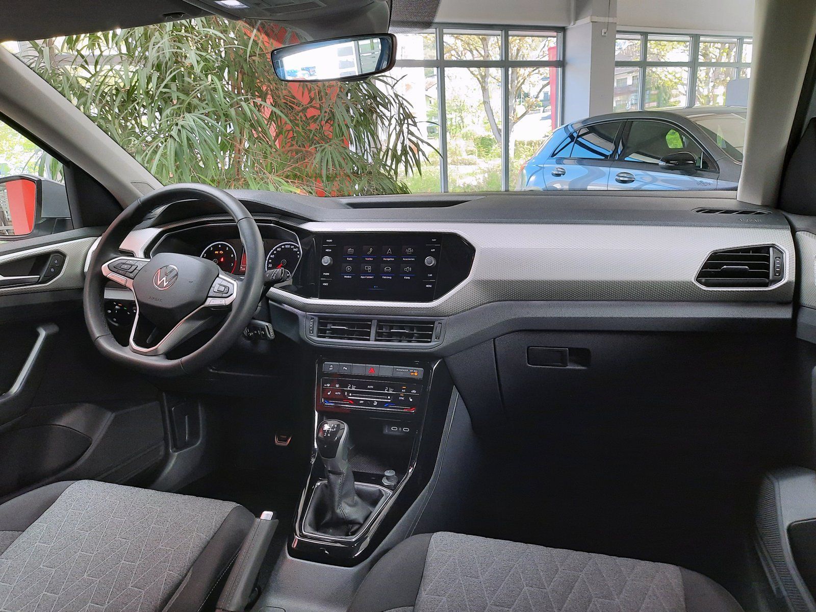 Fahrzeugabbildung Volkswagen T-Cross Move TSI *Navi*Einparkh.*Sitzhzg*App-Con