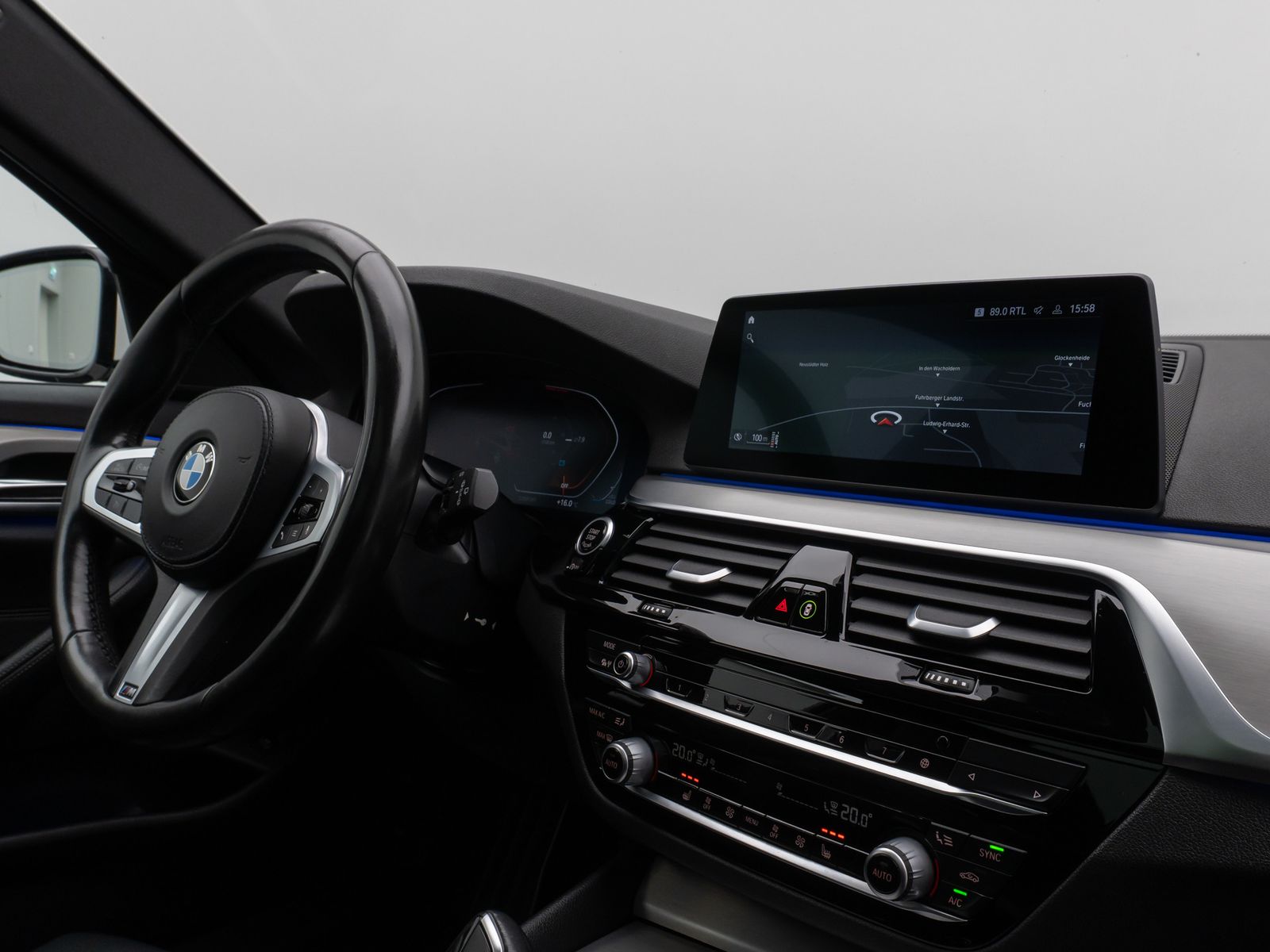 Fahrzeugabbildung BMW 520d Sport Line Kamera Panorama AHK HiFi Alarm