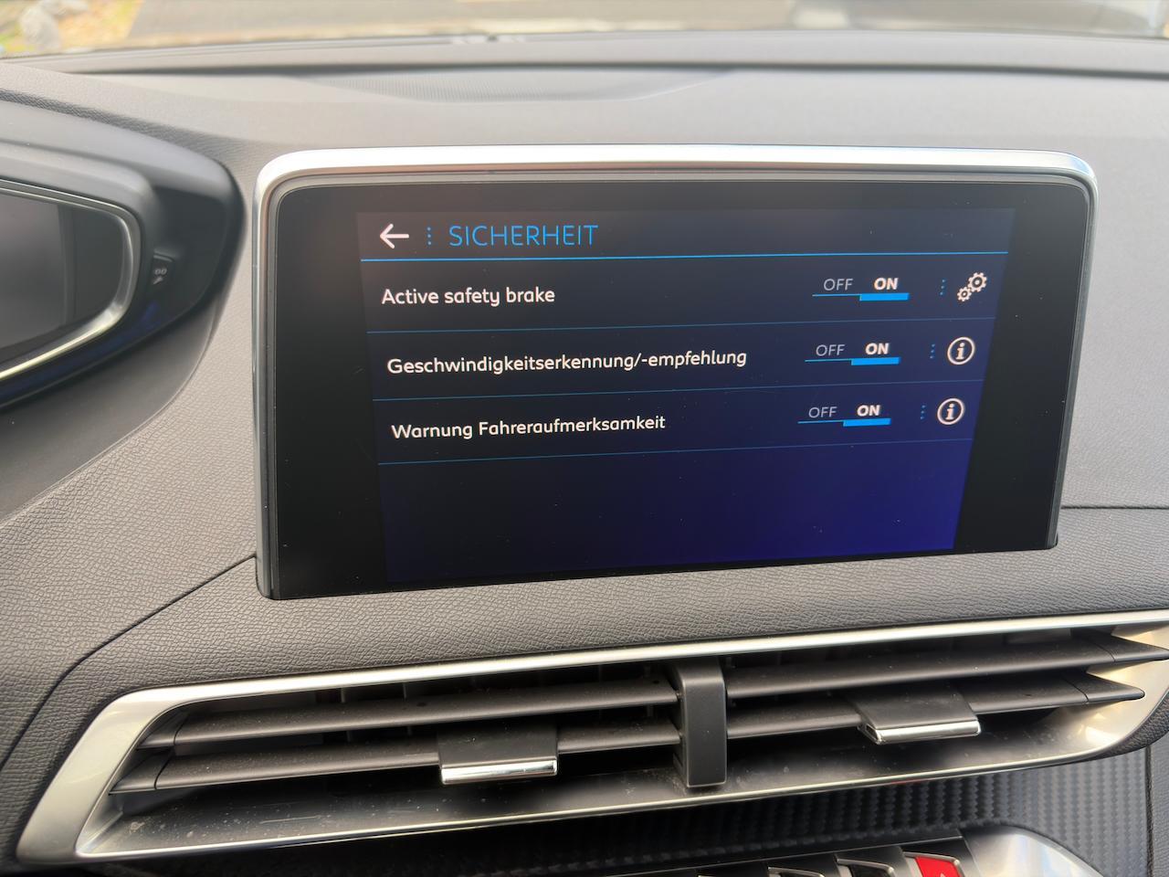 Peugeot 3008 1.2 12V e-THP / Allwetter Reifen