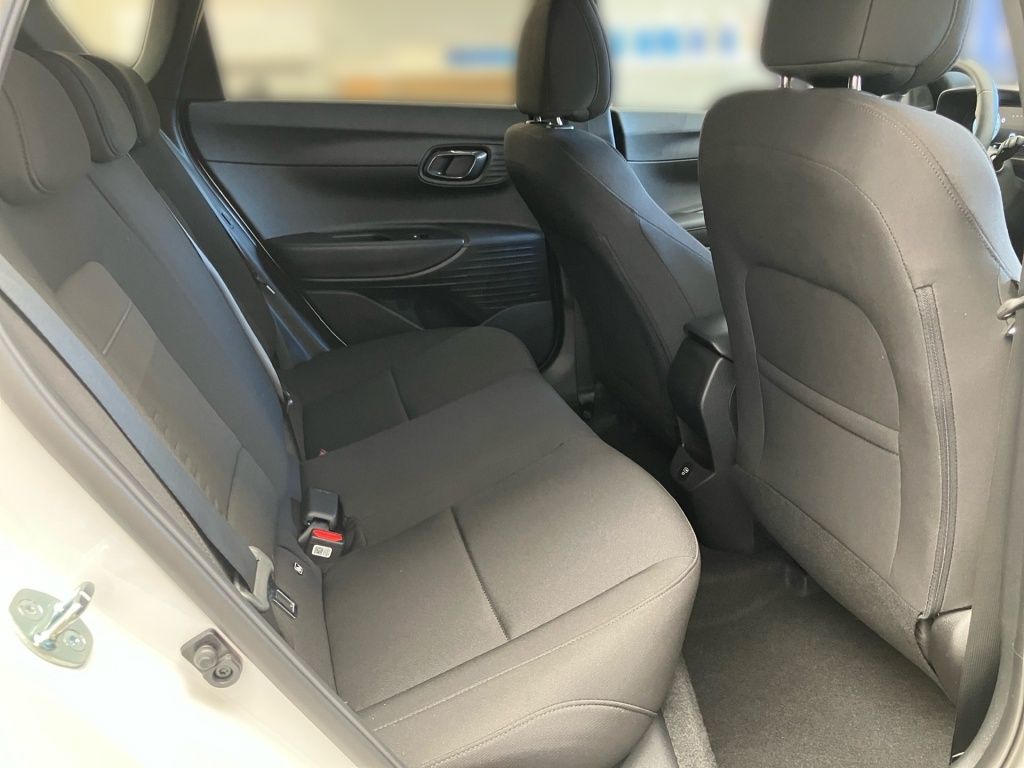 Fahrzeugabbildung Hyundai BAYON 1.0 T-GDI 6-MT Blackline Fernlichtass. LED