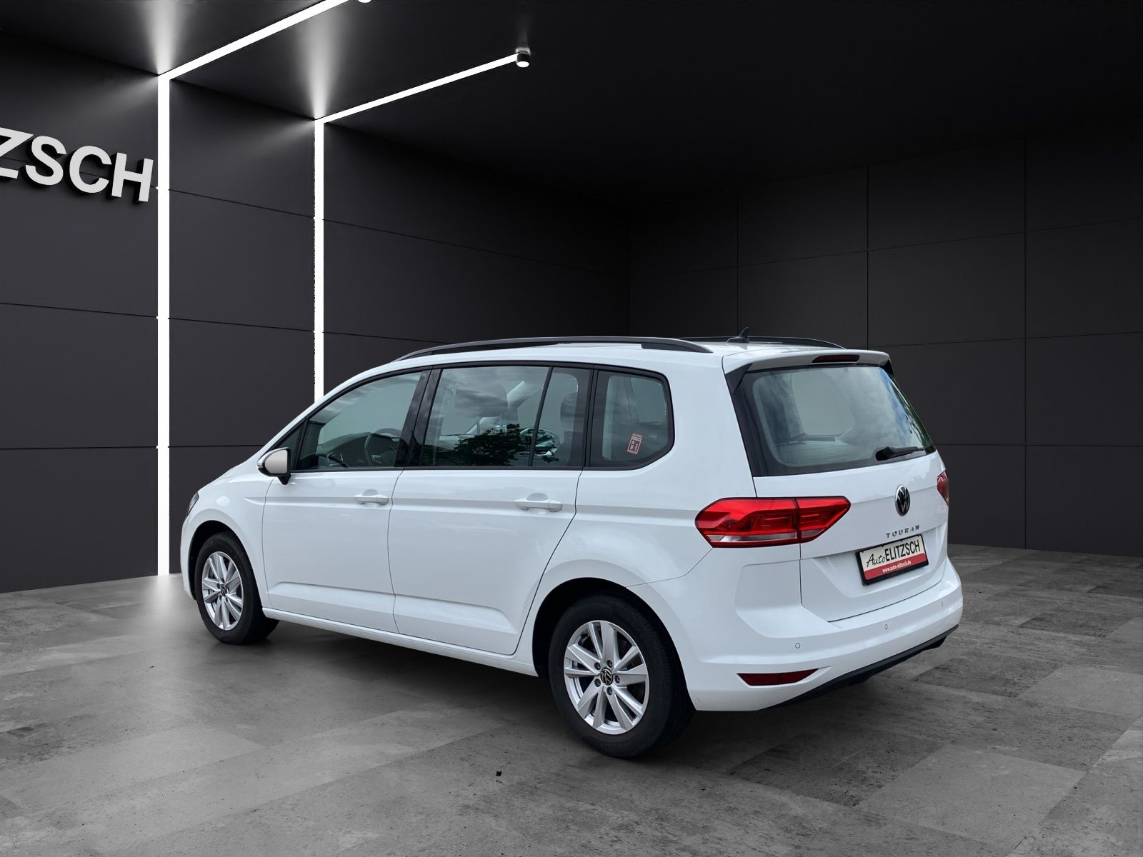 Fahrzeugabbildung Volkswagen Touran TSI Comfortline DSG LED Navi ACC PDC SH