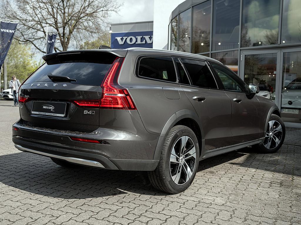 Volvo V60 Cross Country B4 AWD Plus
