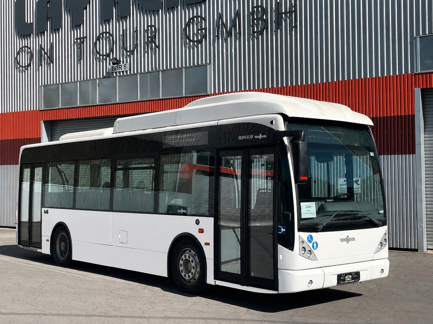 VANHOOL  2013 - Image 0 of 32