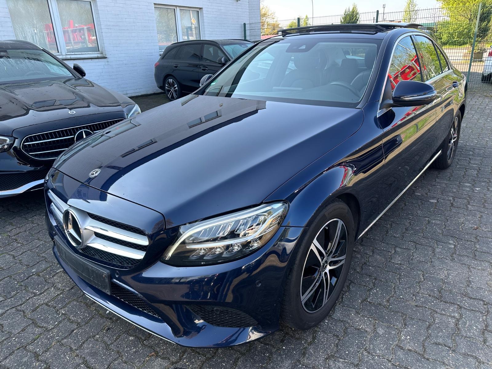 Mercedes-Benz C 220 d 9G Avantgarde Pano Distro Kamera LED