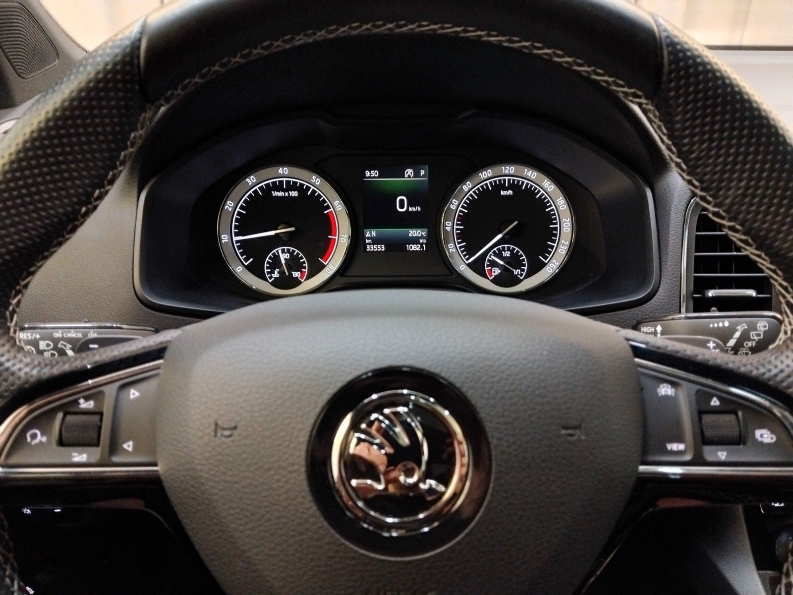 Skoda Karoq (06/2026, Benzin)