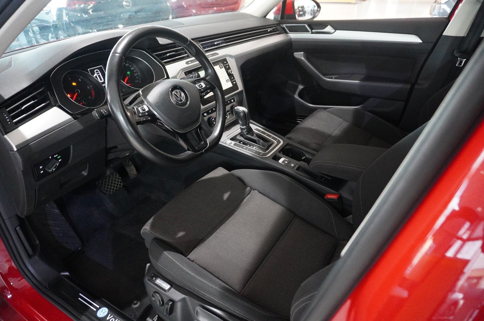 Fahrzeugabbildung Volkswagen Passat Vari. 2.0D COMFORTL. NAVI/LED/SPORT/AHK