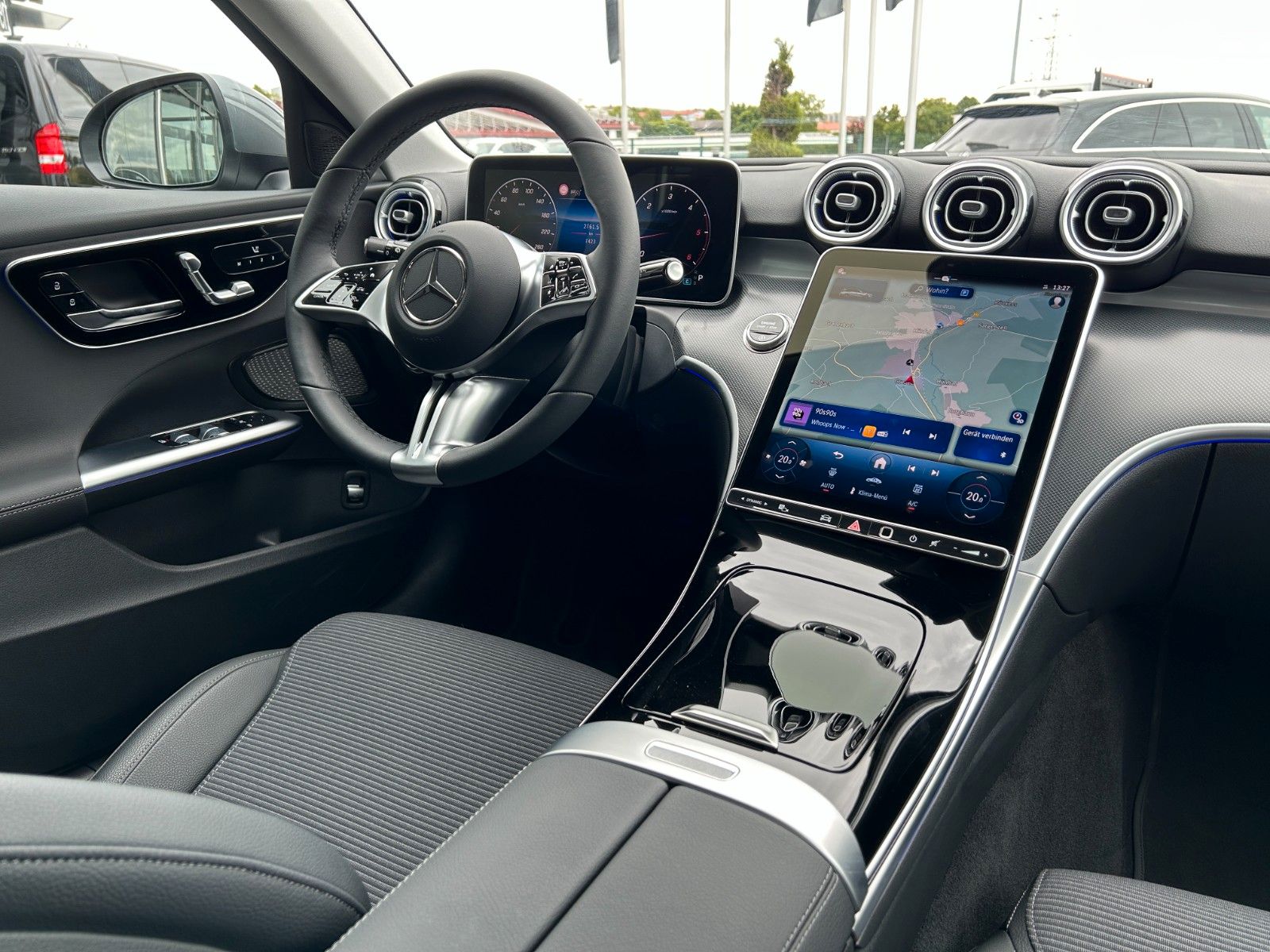 Fahrzeugabbildung Mercedes-Benz C 220 AVANTGARDE+DIS+HUD+360°+DAB+MEMORY+SPUR
