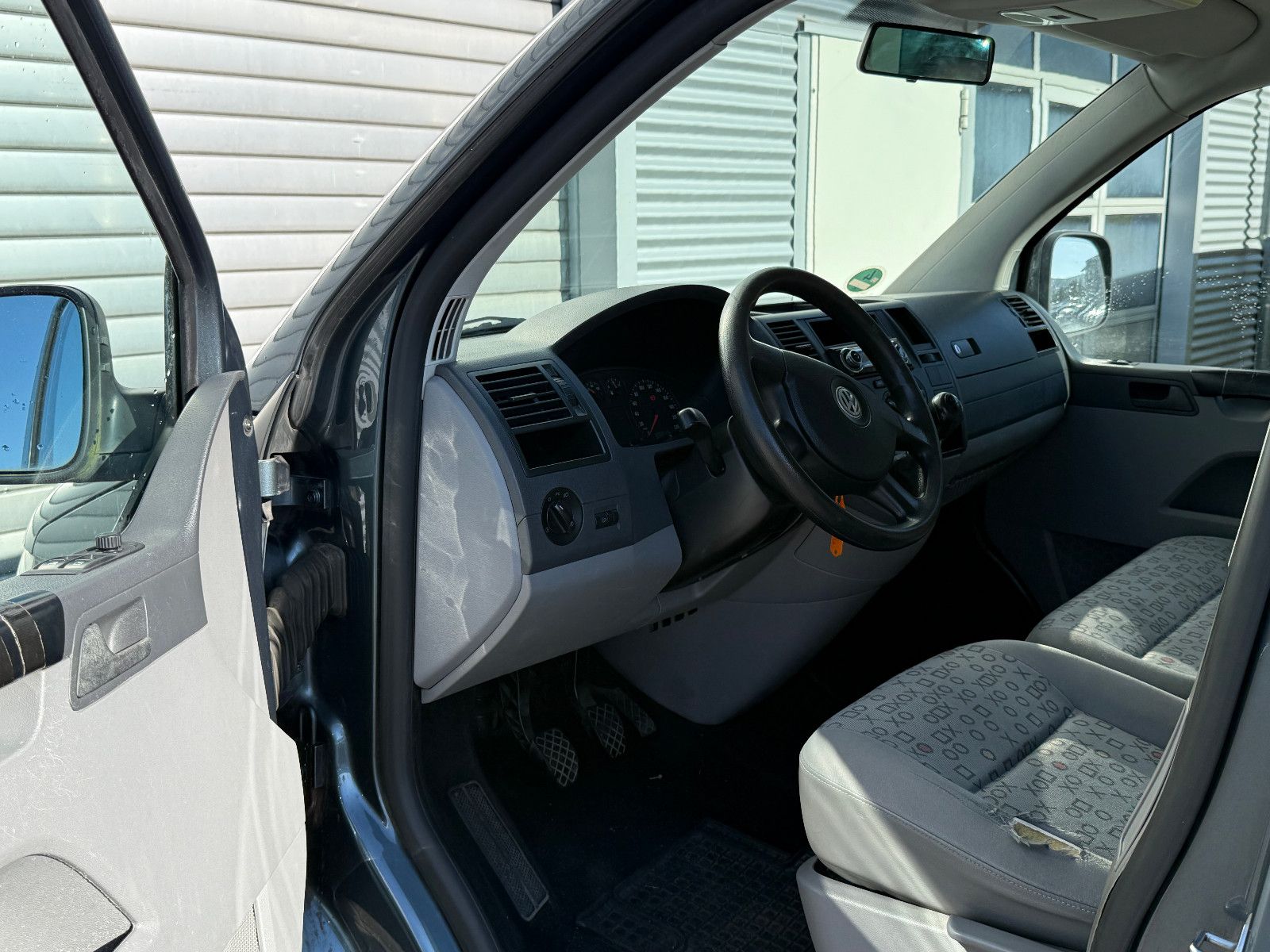 Fahrzeugabbildung Volkswagen T5 Caravelle Trendline 1.9 Tdi 9-Sitzer Klima