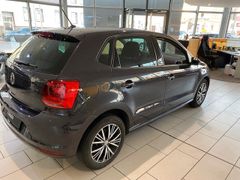 Fahrzeugabbildung Volkswagen Polo V Allstar 1.0 5tü. SHZ/PDC/ALU/TEMPOMAT/