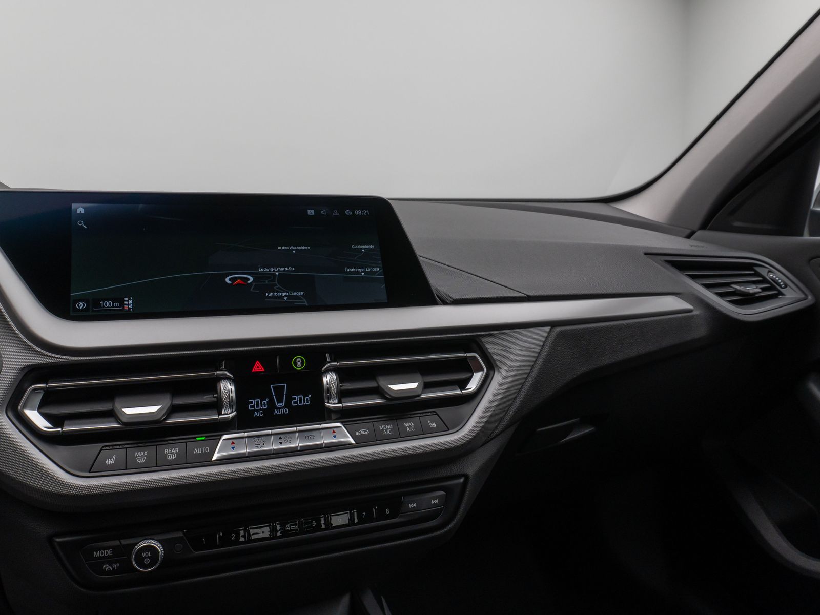 Fahrzeugabbildung BMW 118i DAB CockPitPr PDC Alarm Geschwindigkeitsreg