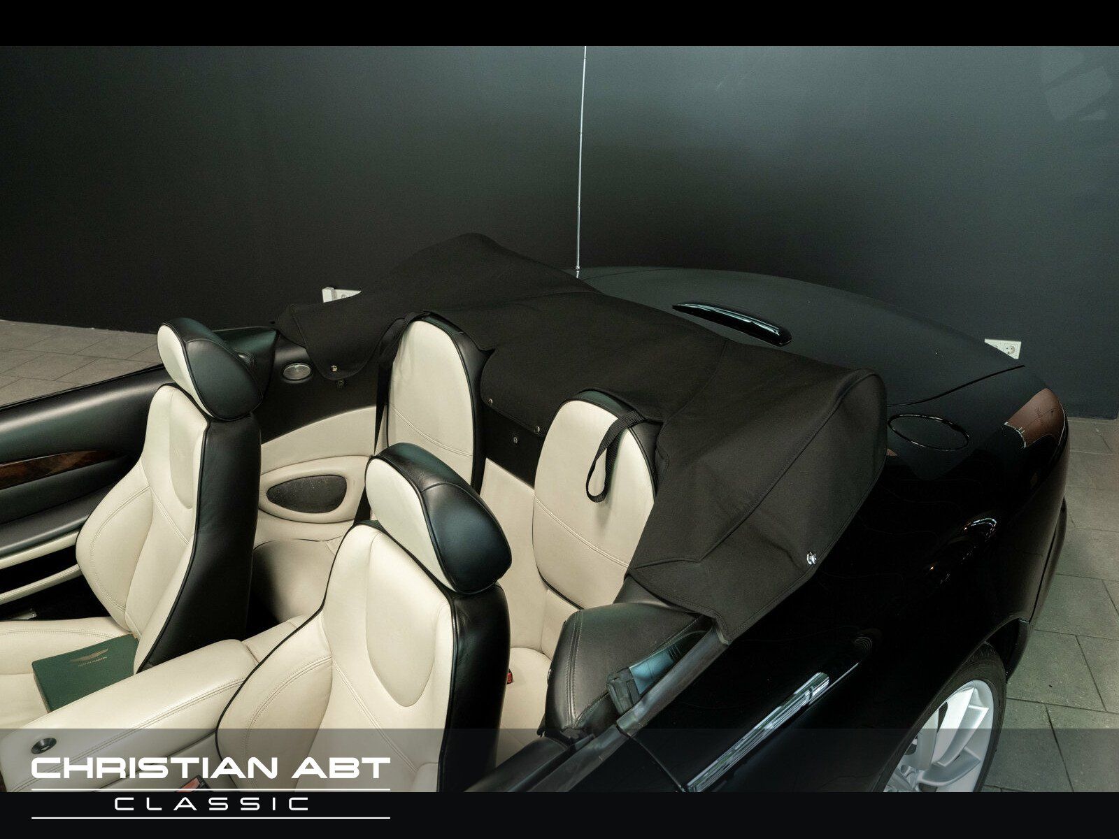 Fahrzeugabbildung Aston Martin Vantage V12