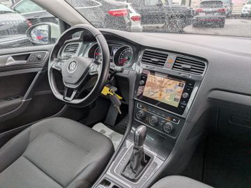 Volkswagen Golf - 8