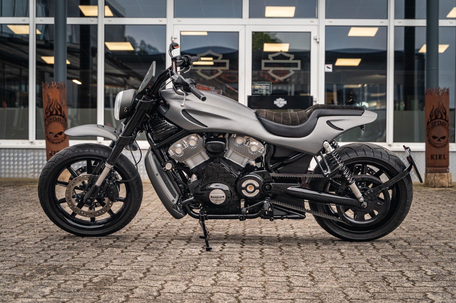 Fahrzeugabbildung Harley-Davidson VRSCR Street-Rod - Jack Lomaxx Custom Umbau