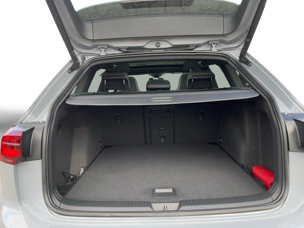 Volkswagen Golf VIII Variant R-Line 1.5 eTSI DSG PANO+BLACK, миниатюра 7