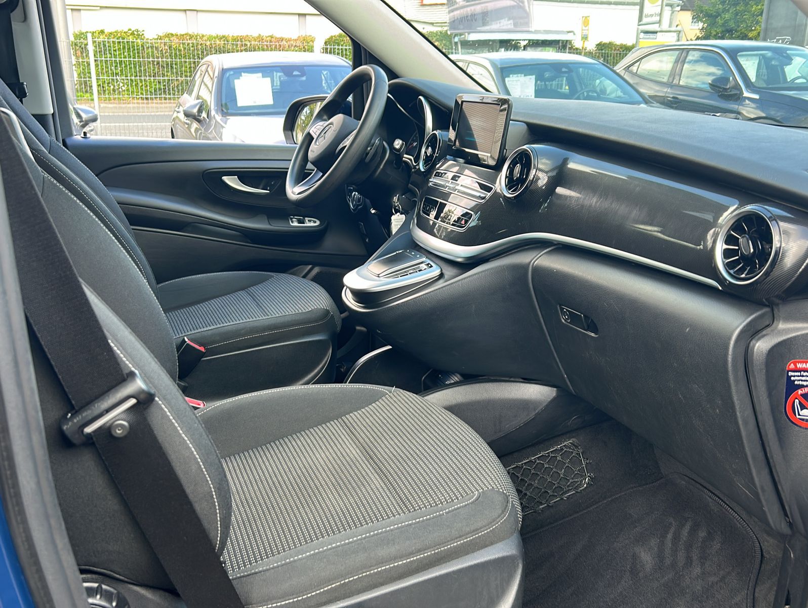 Fahrzeugabbildung Mercedes-Benz V 220 d RISE kompakt
