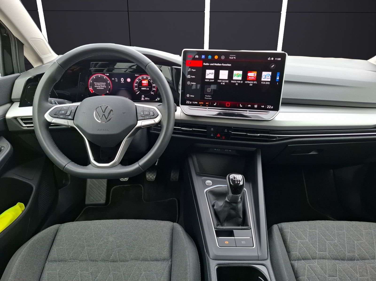 Fahrzeugabbildung Volkswagen Golf VIII Variant TSI Life Standhzg. LED Navi AI