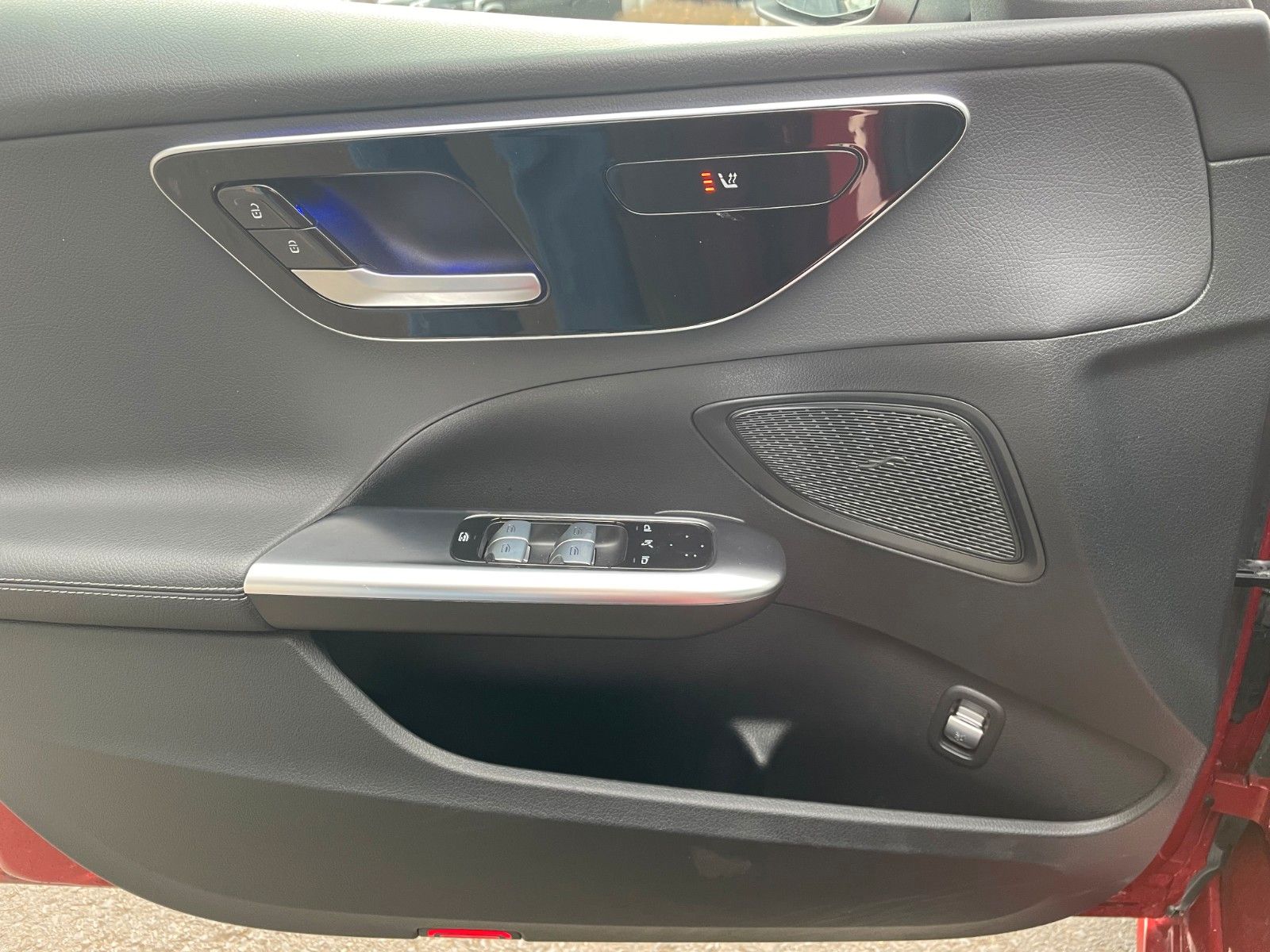 Fahrzeugabbildung Mercedes-Benz C 220 d AVANTGARDE AHK+HUD+DISTR+R-Kamera+Carpla