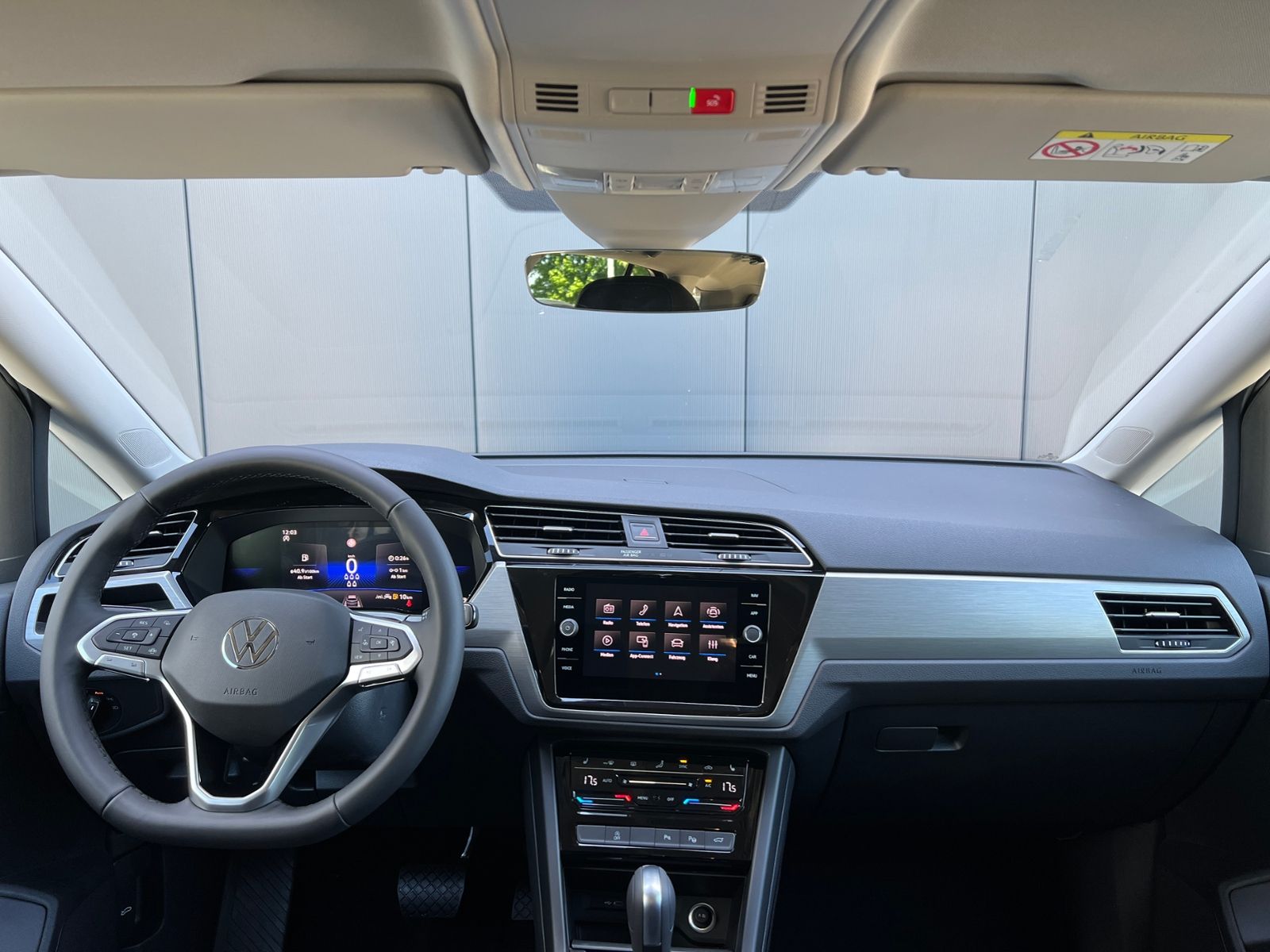 Fahrzeugabbildung Volkswagen Touran Comfortline 1.5 TSI DSG *LED, AHK, 7-Sitz