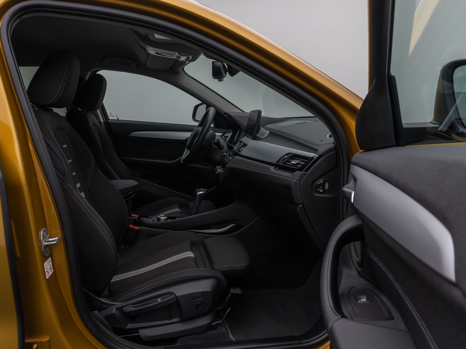 Fahrzeugabbildung BMW X2 xD25e Kamera HUD DAB Navi+ Alarm Sport LED