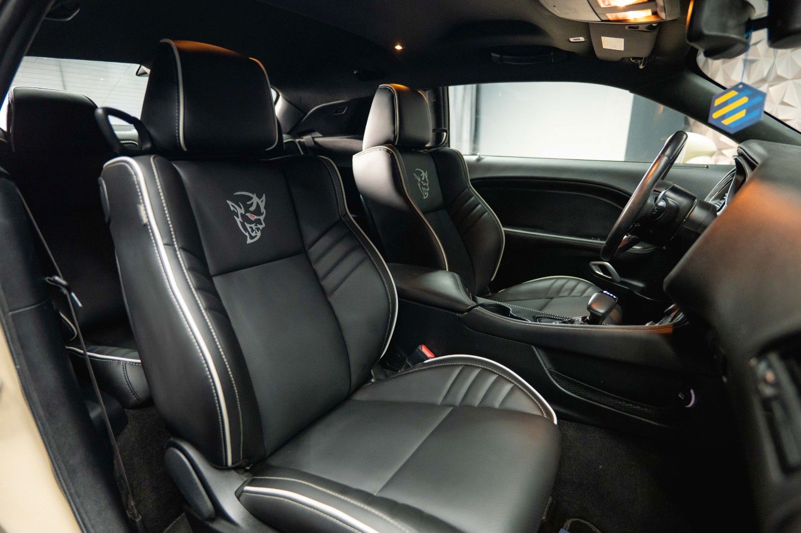 Fahrzeugabbildung Dodge Challenger 6.4 V8 SRT 392 R/T SCAT PACK WIDEBODY