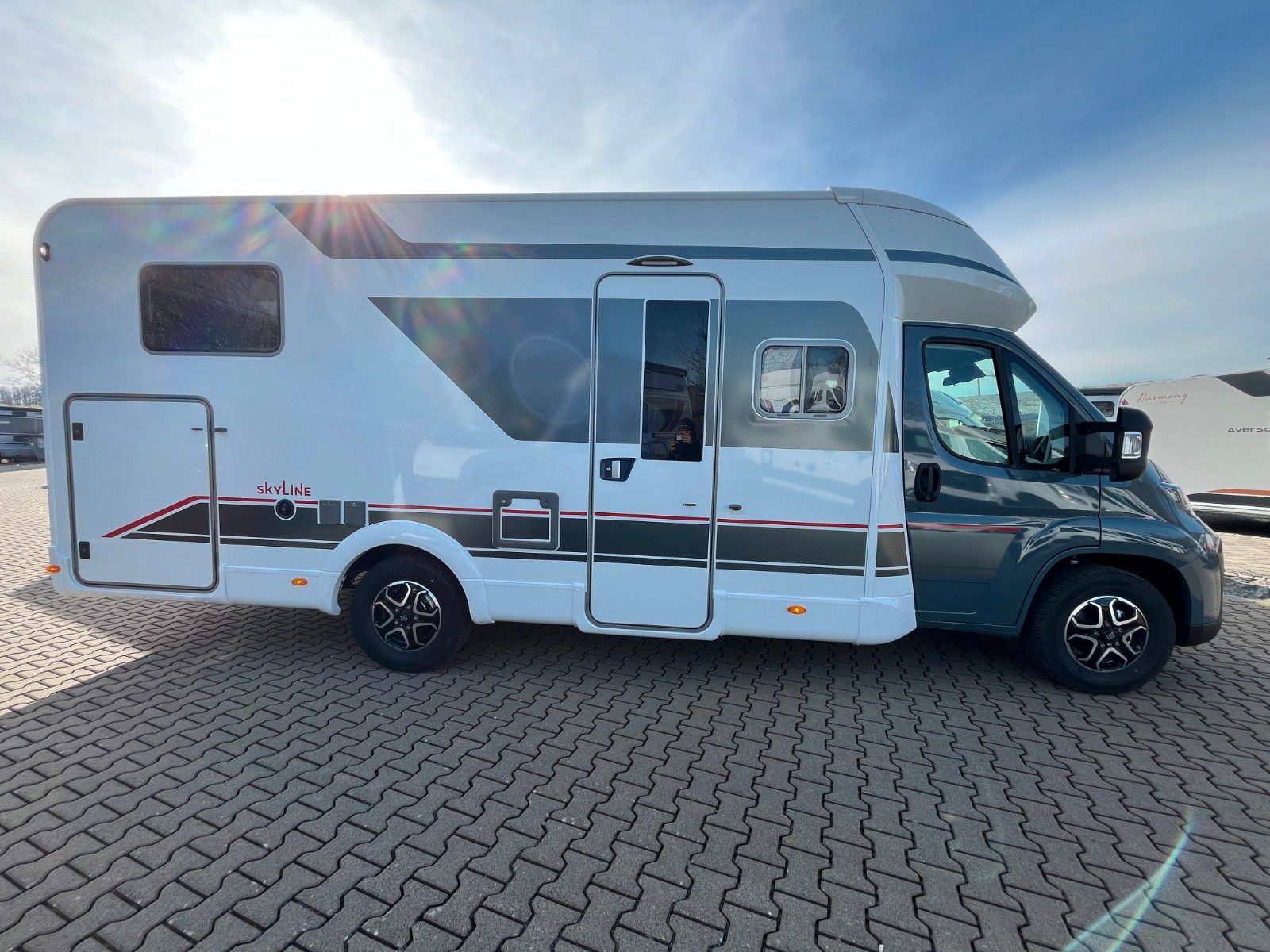 Fahrzeugabbildung Bürstner Lyseo Time SkyLine 726 G *Automatik*Navi*RFK*CPU