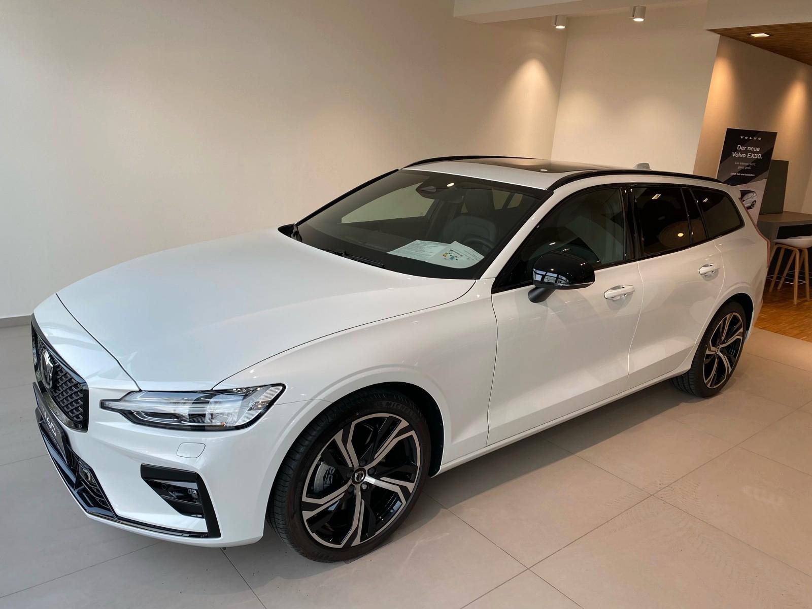 Volvo V60 B4 Aut. Plus Dark, Pano, 19", BLIS, H&K