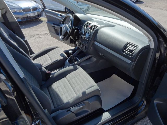 Fahrzeugabbildung Volkswagen Golf V Lim. Tour/Klima/PDC/Alu/