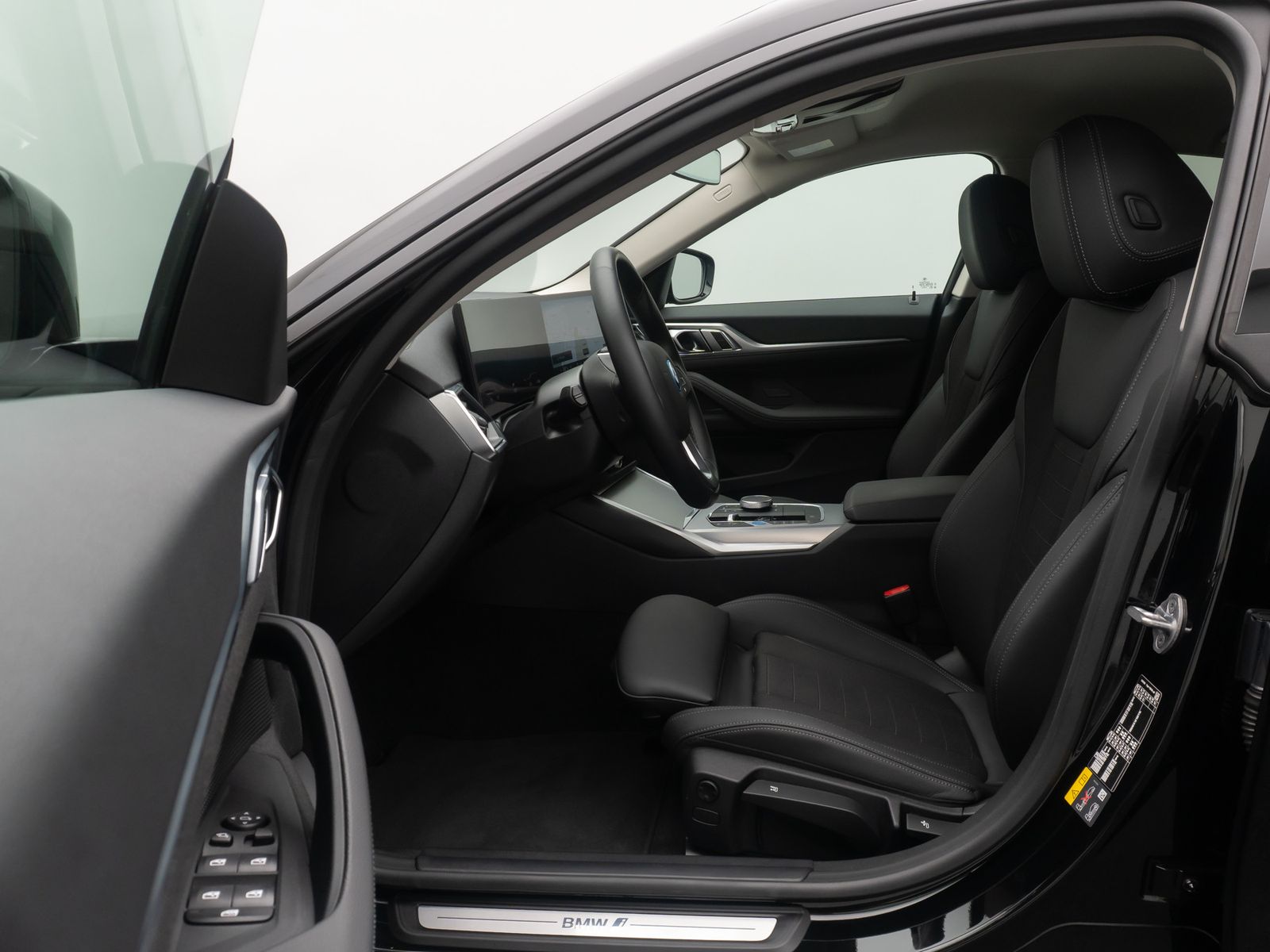 Fahrzeugabbildung BMW i4 eD40 Gran Coupe DAB Kamera Widscreen Sportstz