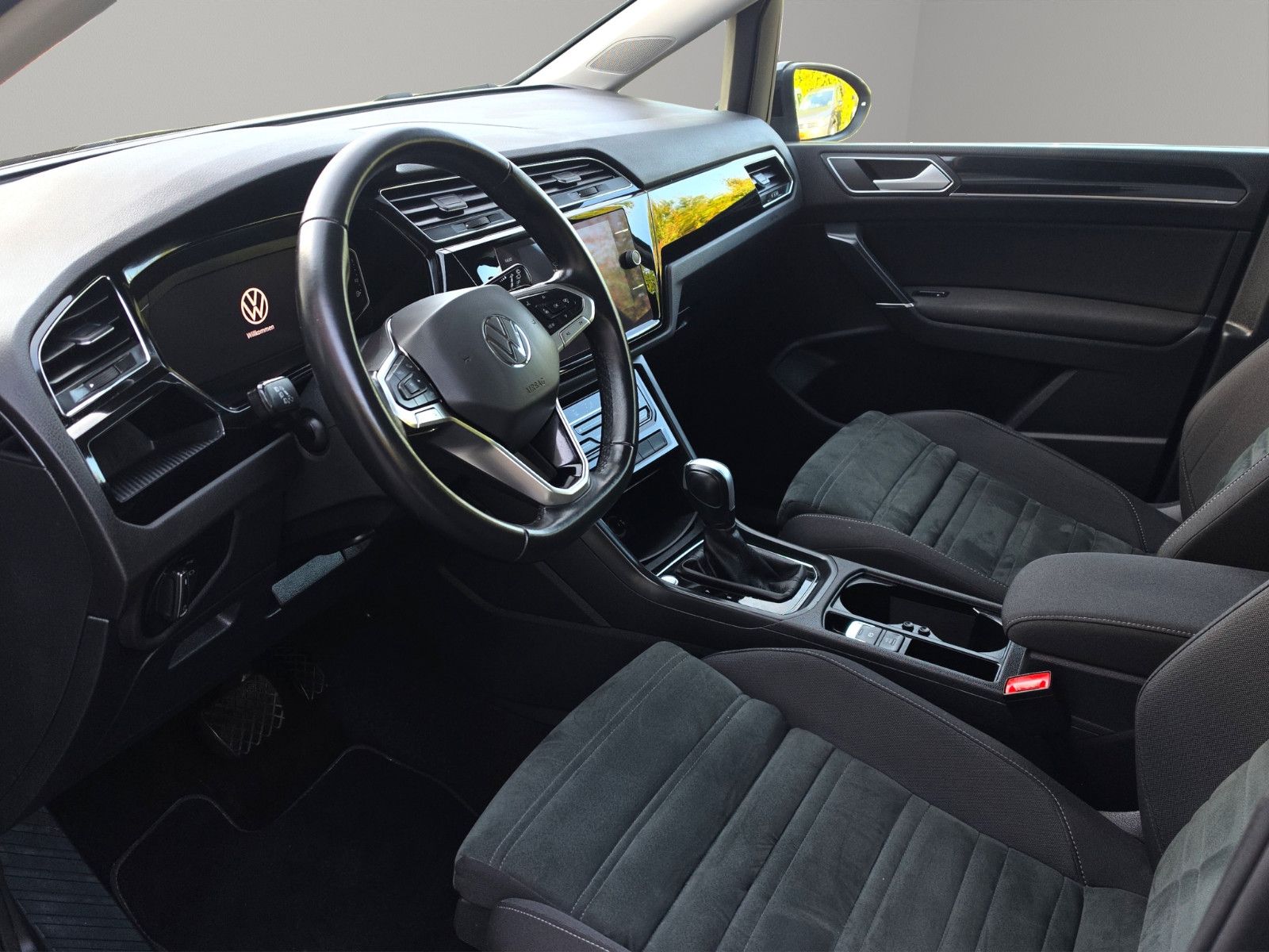 Fahrzeugabbildung Volkswagen Touran Highline BMT/Start-Stop AUTOMATIK 1.Hand