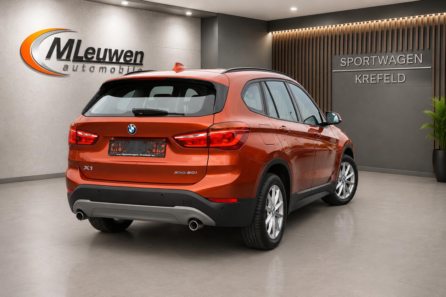 BMW X1 xDrive 20 i auto. *NAVI*HUD*PDC*ALU*SHZG*