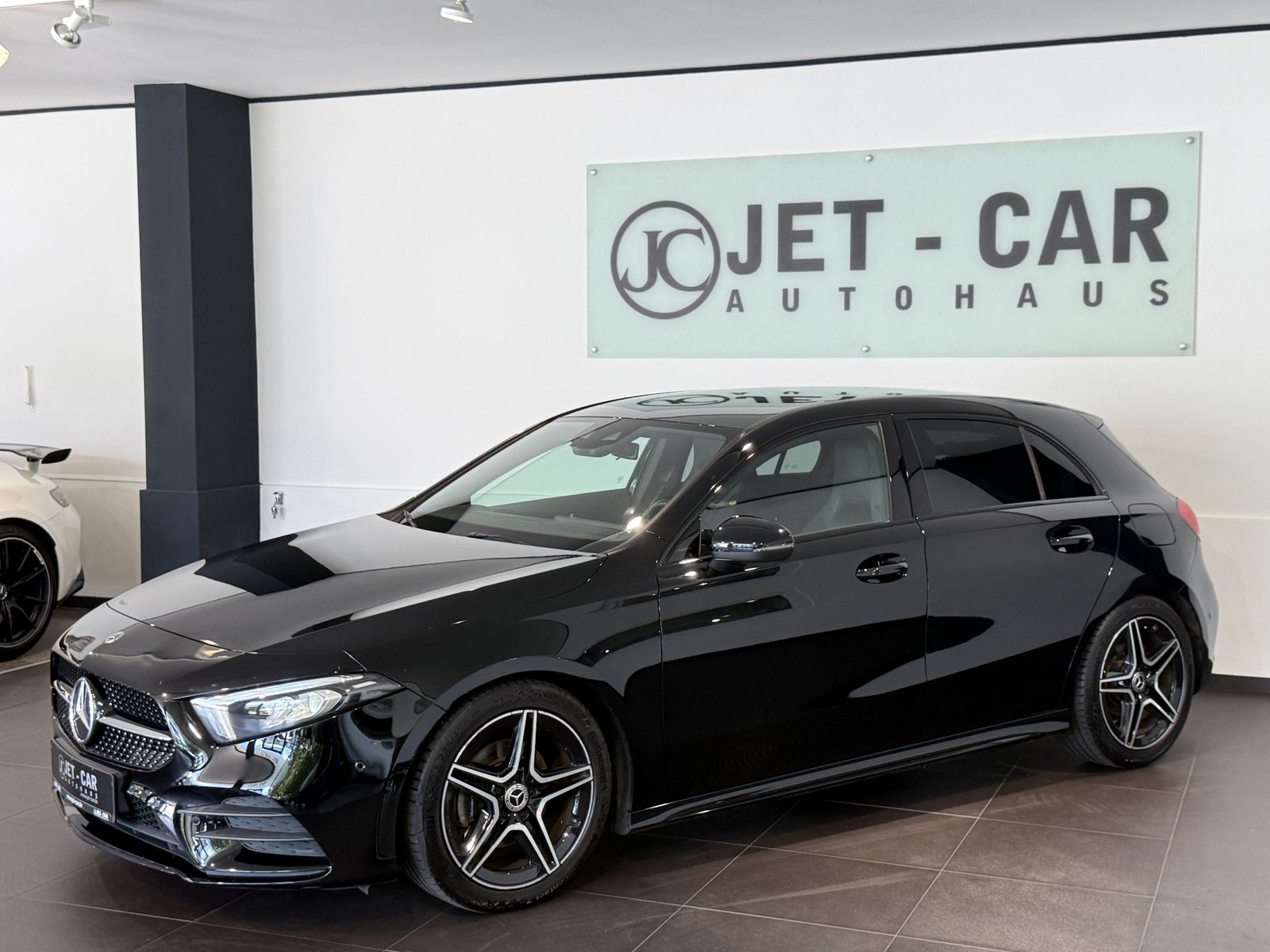 MERCEDES-BENZ A 180 AMG *Kamera-Navi-LED-Night-Ambiente-2.HD*