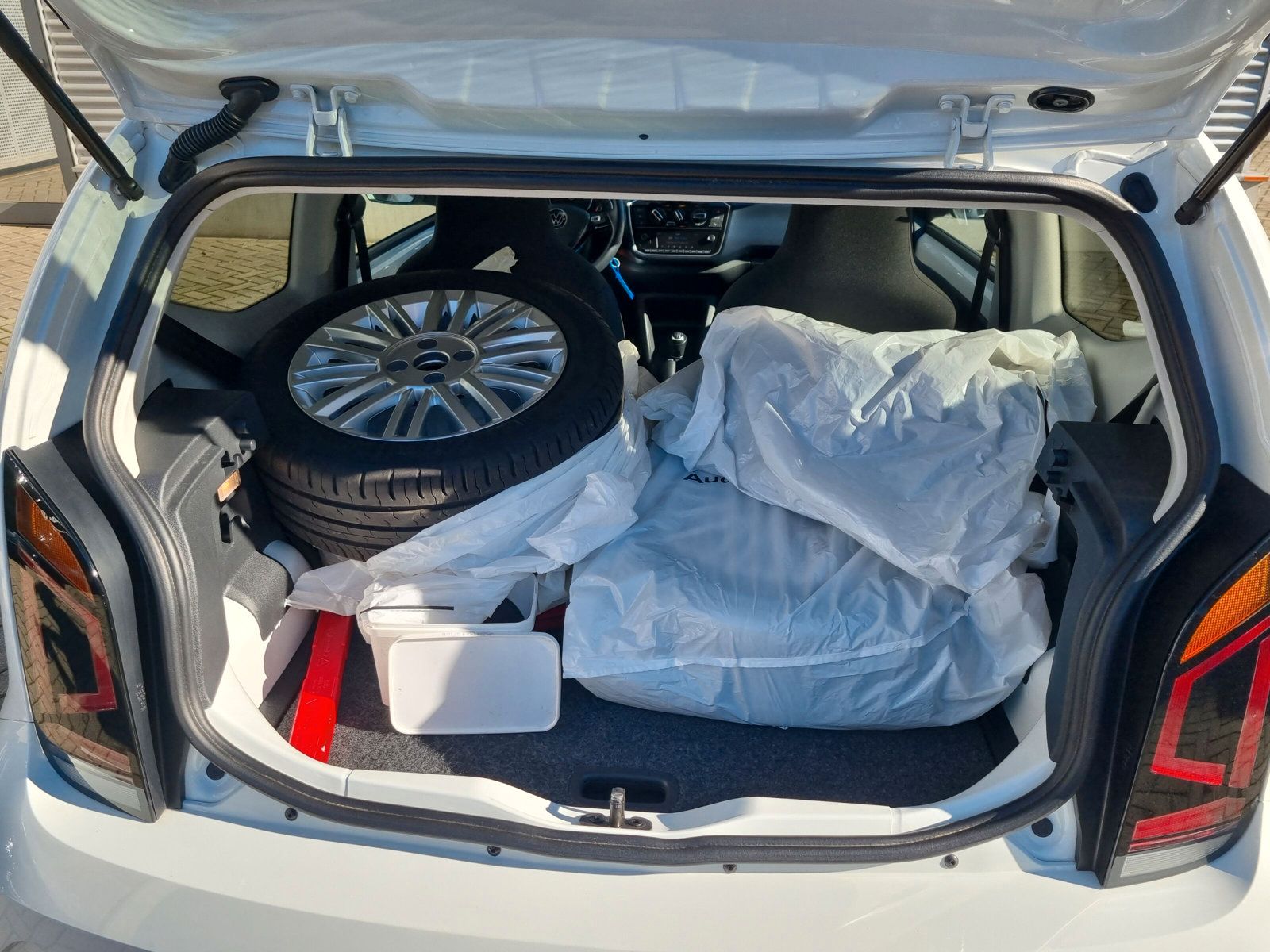 Fahrzeugabbildung Volkswagen up! 1.0 United KLIMA SHZ LM15