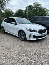 BMW M135i Xdrive LED WLan Navi Garantie/ Top  - BMW 135 mit Benzin-Antrieb: Automatik