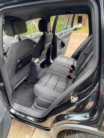 Volkswagen Tiguan - 11