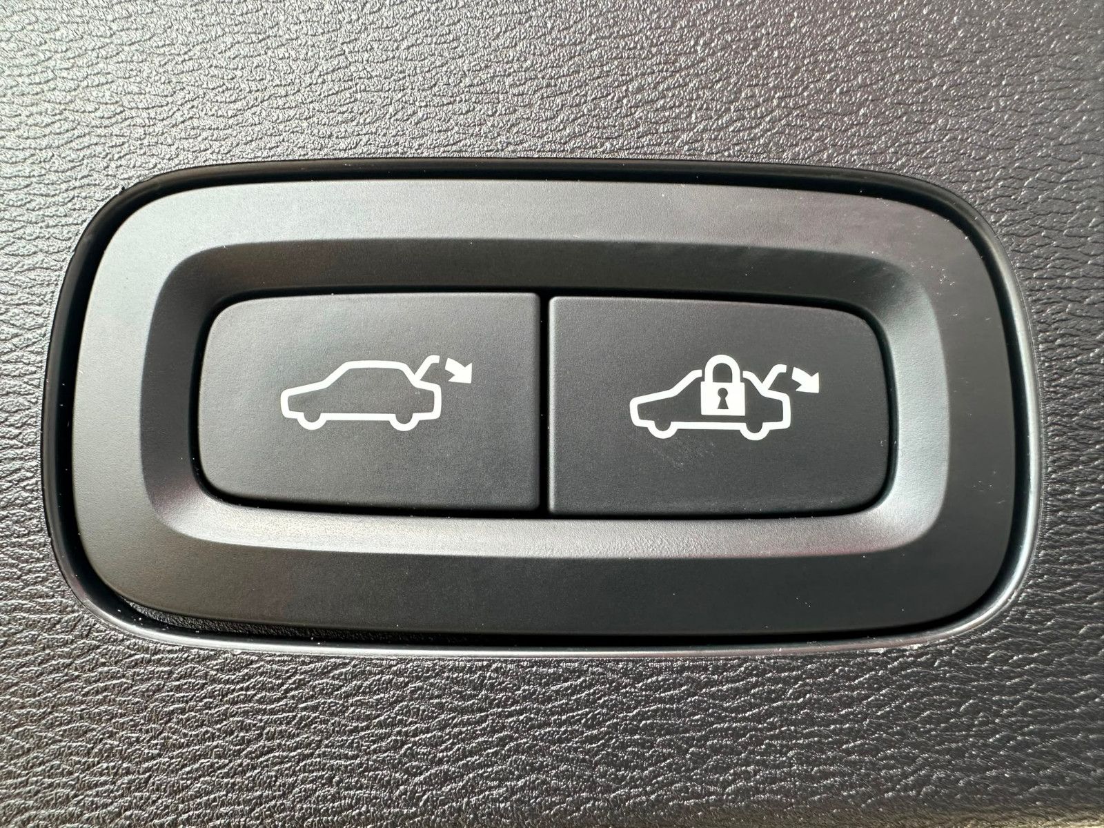 Volvo V60 Kombi R Design Expression Recharge Plug-In H foto 11