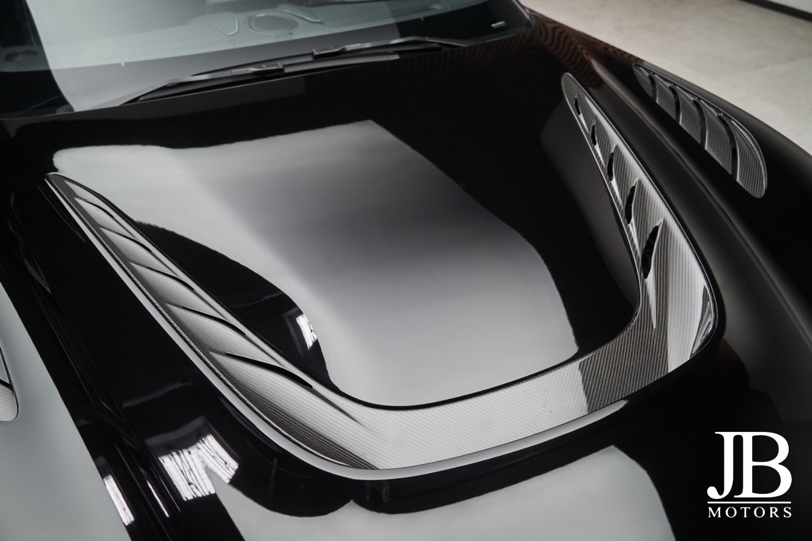 Fahrzeugabbildung Aston Martin DBS V12 770 Ultimate Carbon Performance Seats