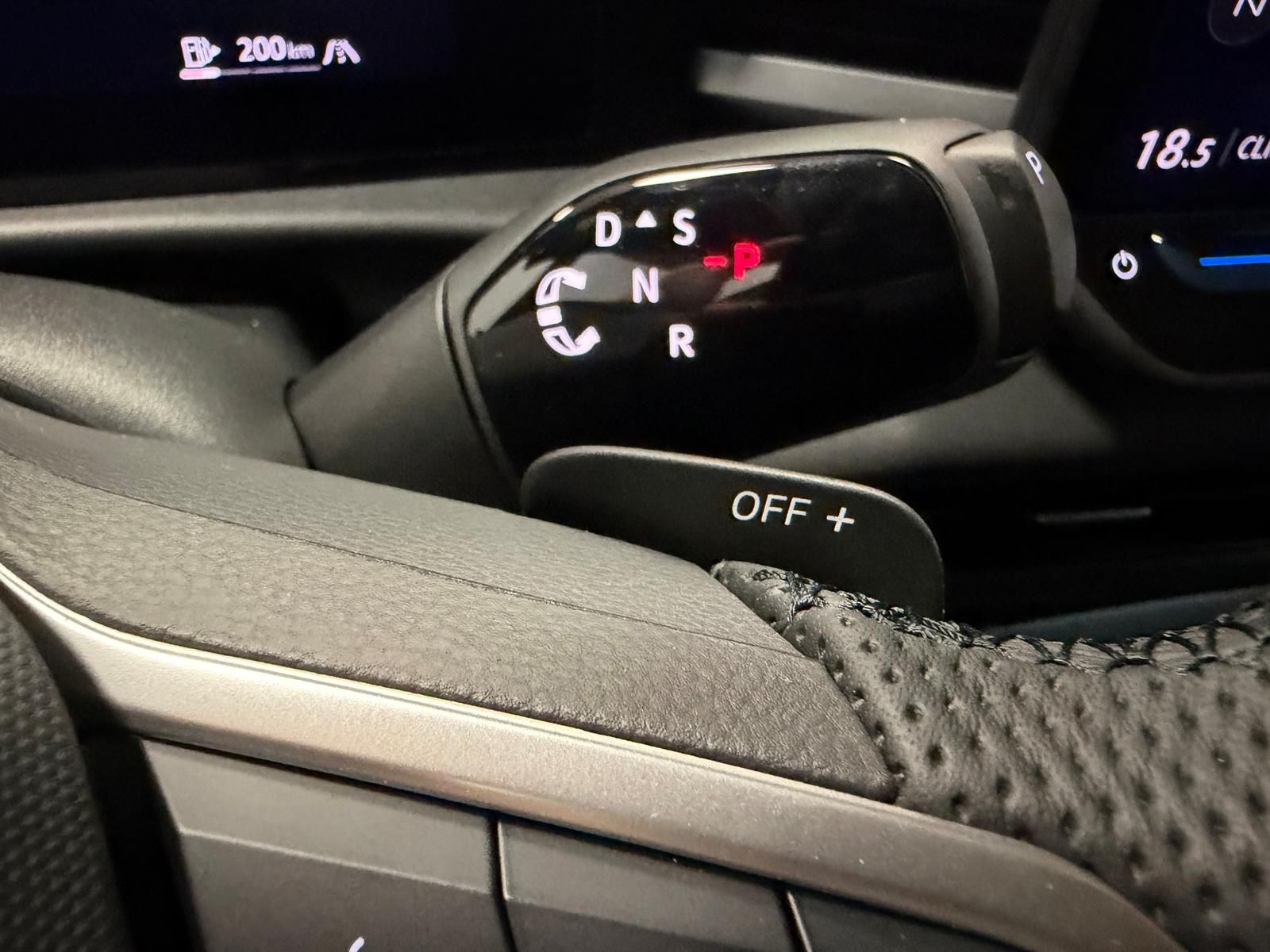 Fahrzeugabbildung Volkswagen T-Roc 1.5 eTSI DSG R-Line+AHK+ACC+TOTWINKEL+RFK+