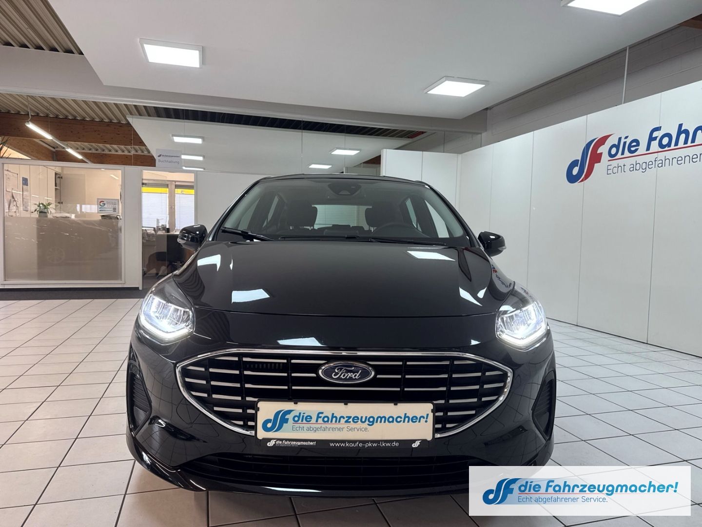 Fahrzeugabbildung Ford Fiesta Titanium Navi LED Blendfreies Fernl. Kurv