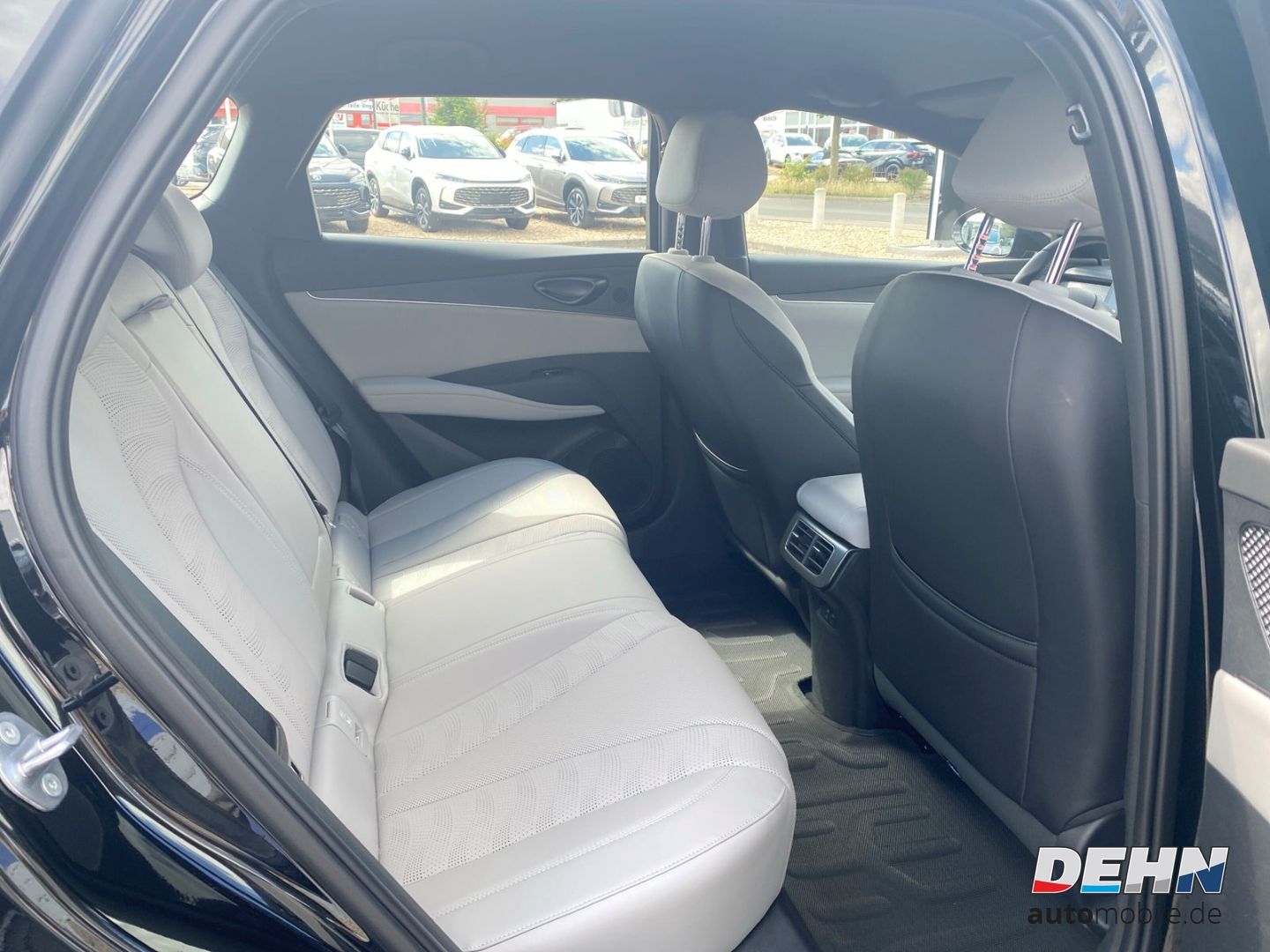 BYD SEAL 6