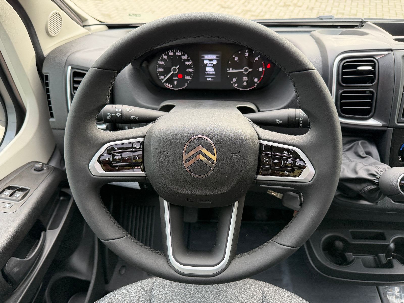 Fahrzeugabbildung LMC Tracer 670 V