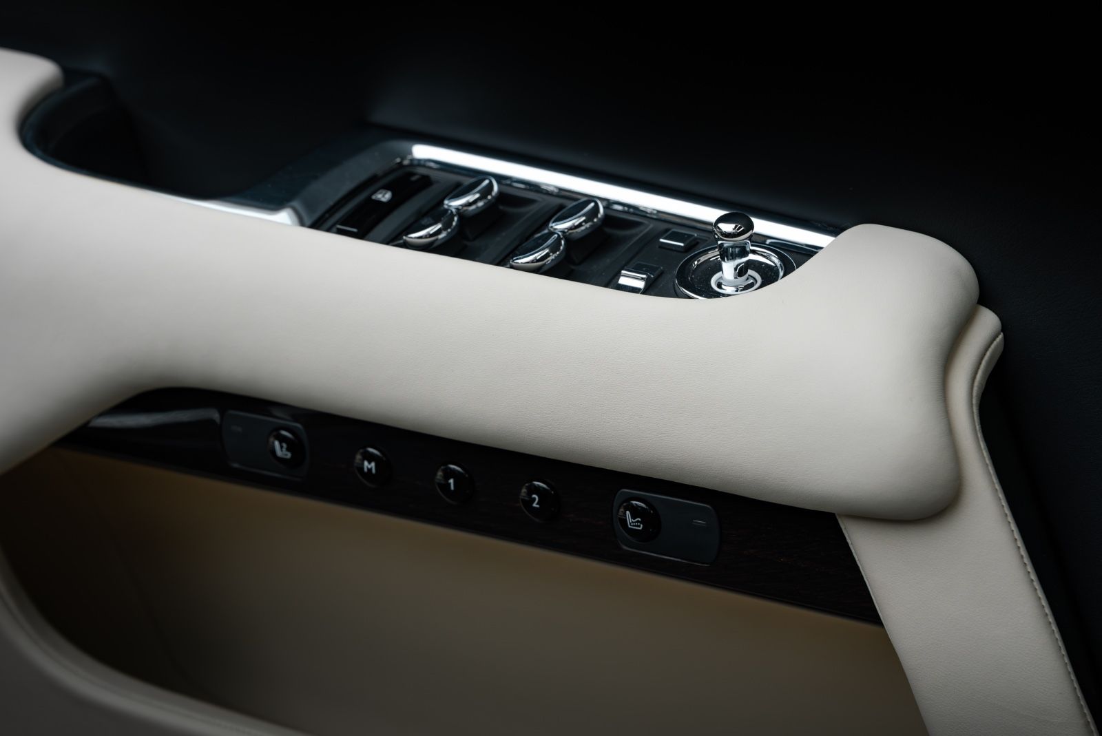 Fahrzeugabbildung Rolls-Royce Wraith BESPOKE AUDIO/SHOOTING STAR/DRIVER ASSI 3